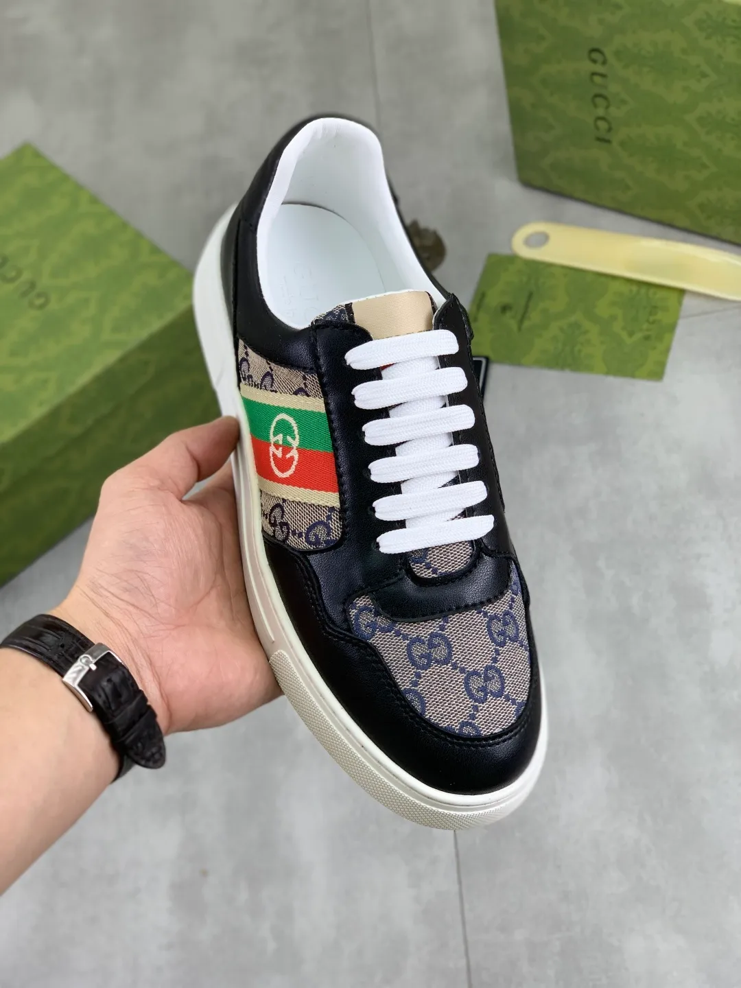 Men's shoes 💰P420 💰[New style]🆘 The latest model from Gucci GUCCI official website🎁Classic casual and fashionable men's shoes👟Best model💥The style is simple and elegant, exclusive for trendy men. Unique official website latest brand elements👑Gucci original decoration, fashionable and generous, original soft calfskin fabric➕Comfortable soft first-layer pigskin lining ✅The official website specifies wear-resistant casual outsole, the classic model is photographed in real life🎬Color: 2️⃣colors available😍Number of codes: 38-44